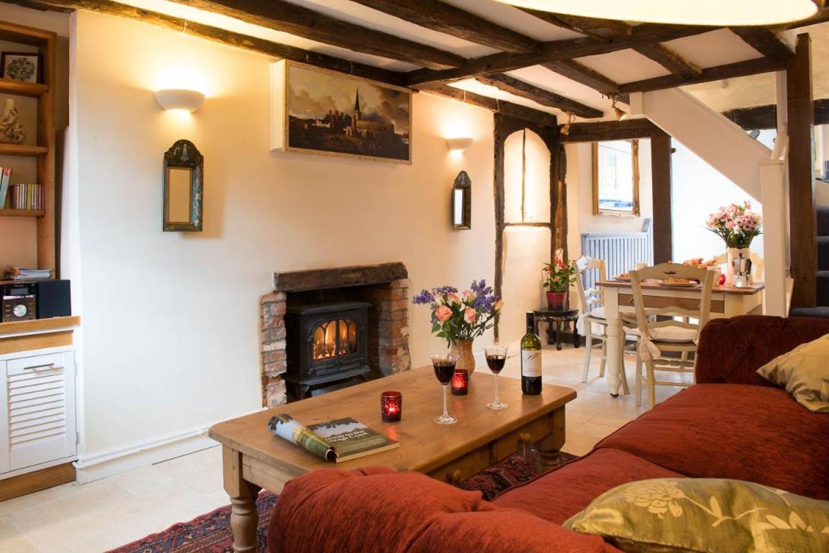 Meddlars A Historic Cottage On The Countryside Edge Of A Vibrant Market Town Hadleigh  Extérieur photo