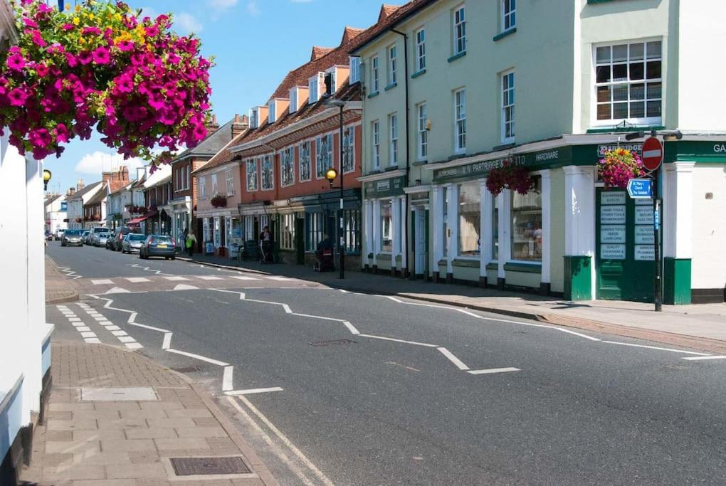 Meddlars A Historic Cottage On The Countryside Edge Of A Vibrant Market Town Hadleigh  Extérieur photo