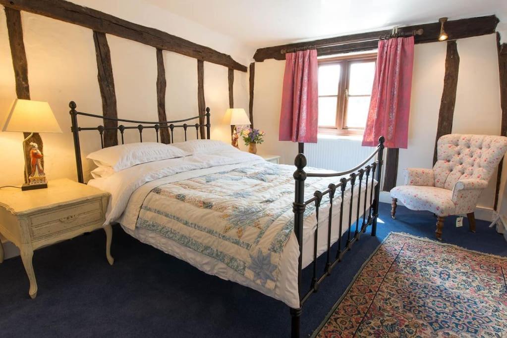 Meddlars A Historic Cottage On The Countryside Edge Of A Vibrant Market Town Hadleigh  Extérieur photo